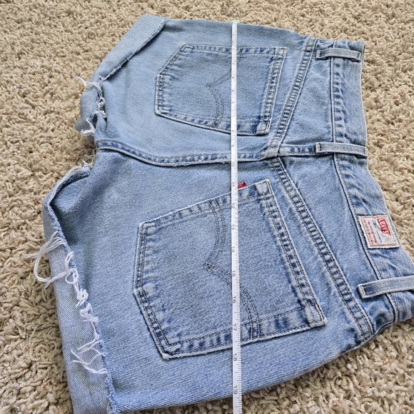 Vintage Levi's 519 Women's Light Wash Blue Denim Cutoff Shorts - Picture 11 of 14